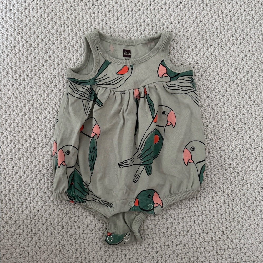 Parrot Print Baby Romper from Tea, 0-3 months. EUC no flaws!